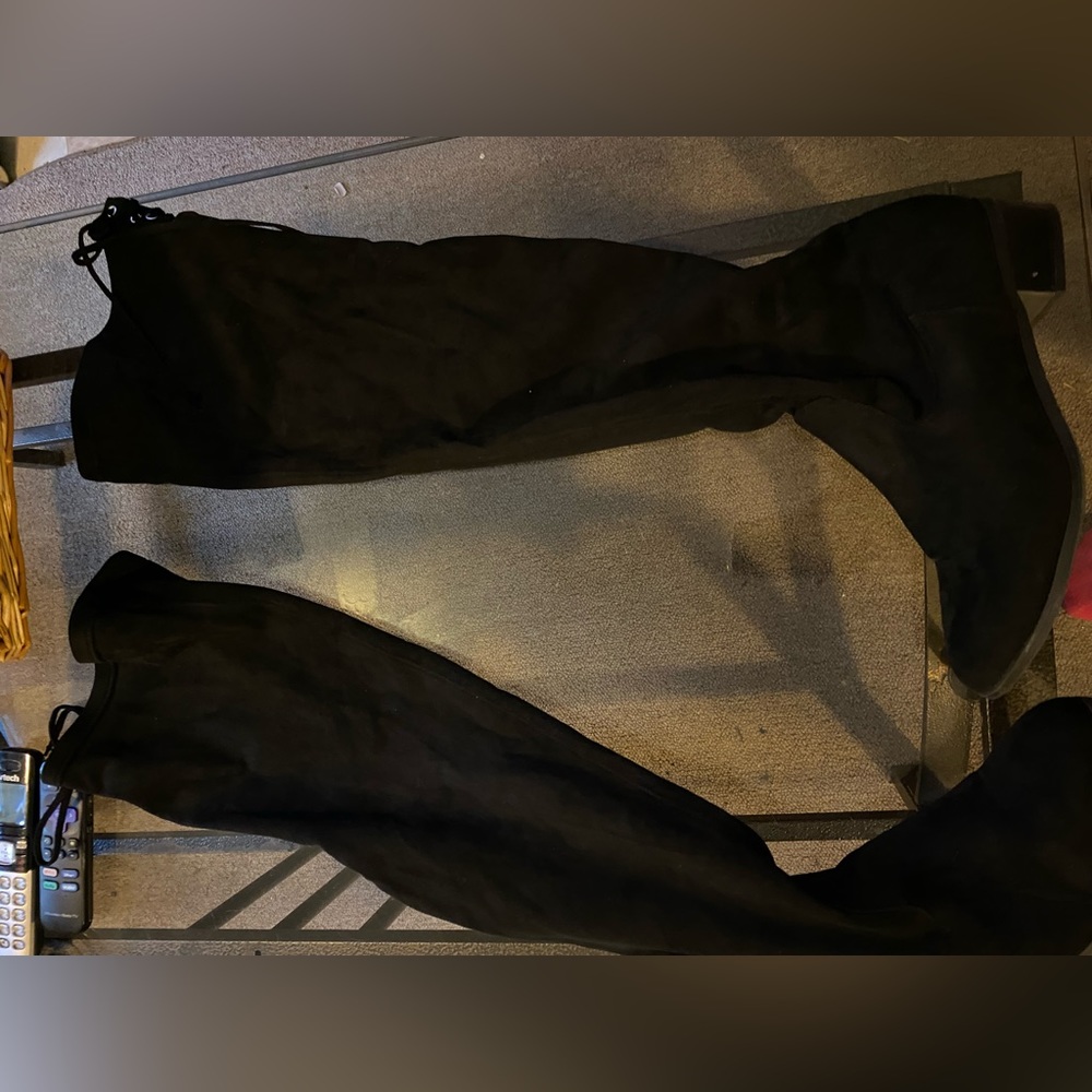 ♥️♥️Thigh high lace up black boots!! Size 11